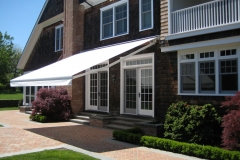 Retractable-lateral-arm-awning-2