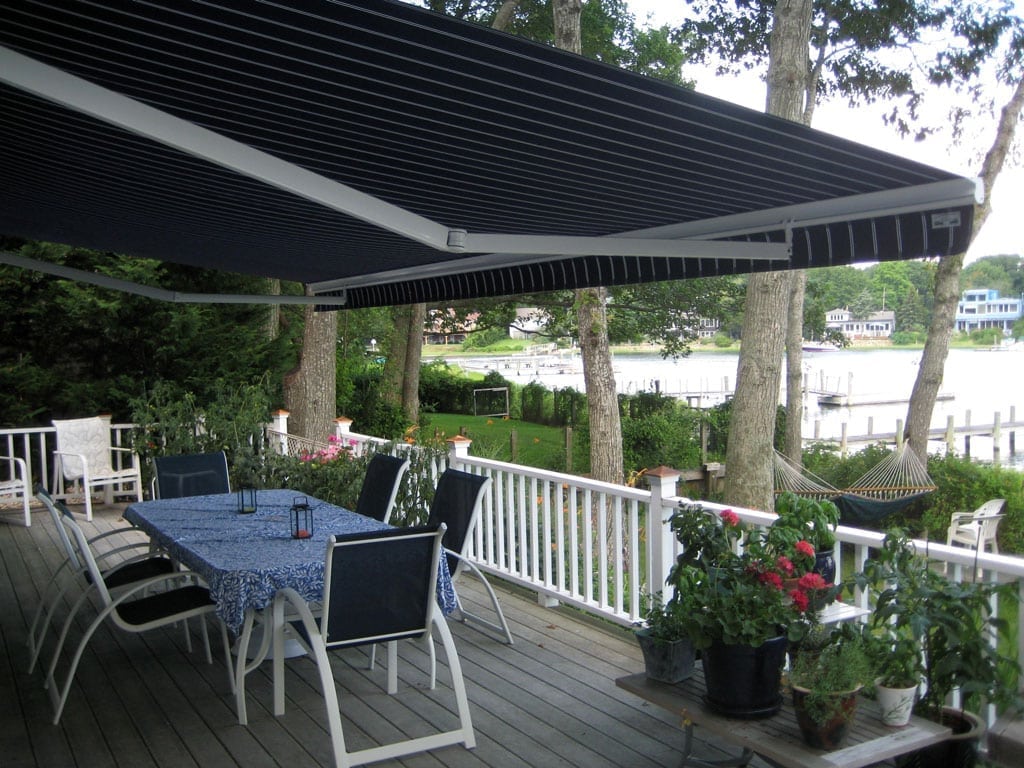 Retractable-lateral-arm-awning-13