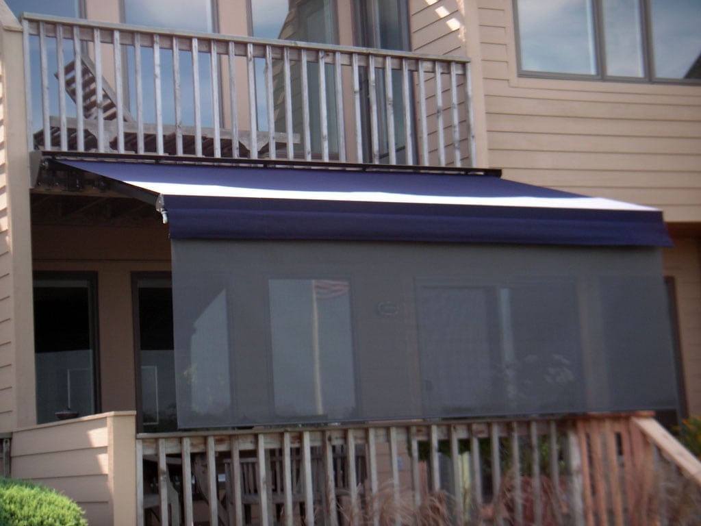 Retractable-lateral-arm-awning-15